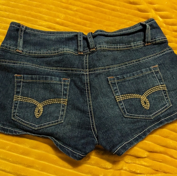 Rue 21 low rise jean shorts size 7/8 - Picture 3 of 6